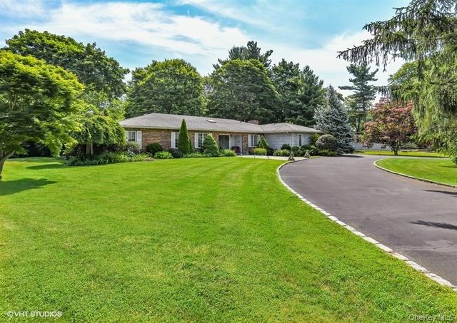 23 Hill House Lane, Glen Head, NY 11545