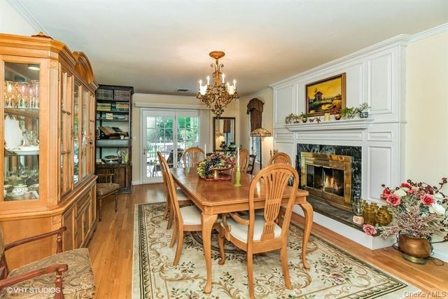 23 Hill House Lane, Glen Head, NY 11545