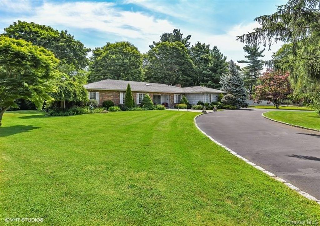 23 Hill House Lane, Glen Head, NY 11545 — photo 3