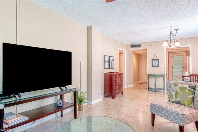 1300 Gulf Shore BLVD N 104, Naples, FL 34102