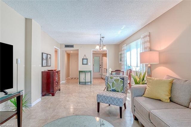 1300 Gulf Shore BLVD N 104, Naples, FL 34102