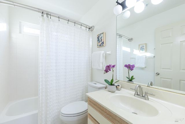 71 Valley Club Cir, Napa, CA 94558