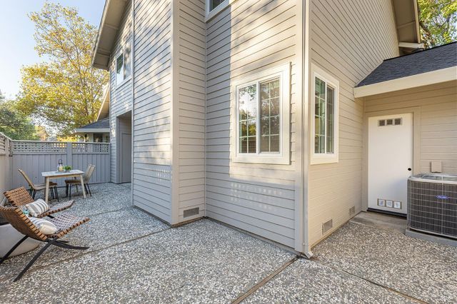 71 Valley Club Cir, Napa, CA 94558