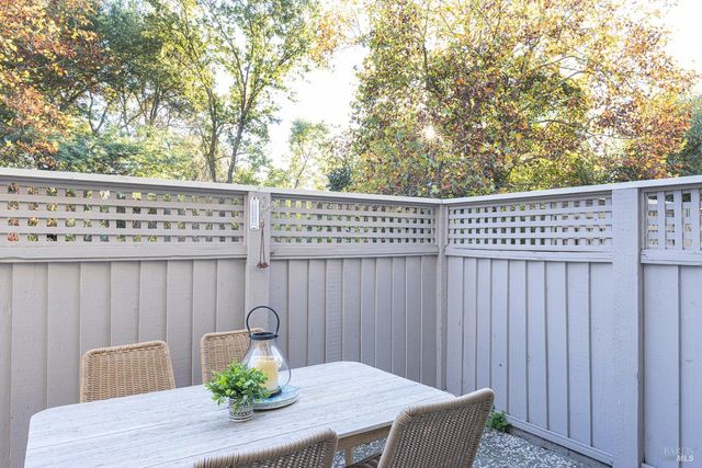 71 Valley Club Cir, Napa, CA 94558