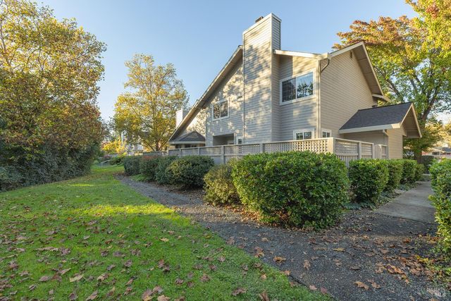 71 Valley Club Cir, Napa, CA 94558