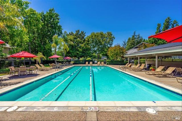 71 Valley Club Cir, Napa, CA 94558