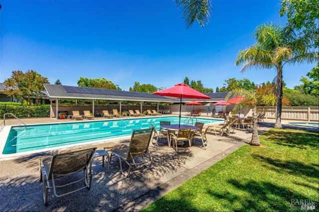 71 Valley Club Cir, Napa, CA 94558