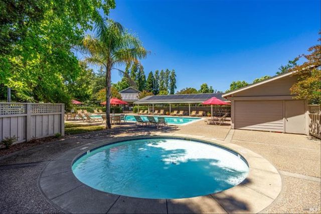 71 Valley Club Cir, Napa, CA 94558