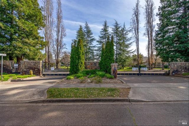 71 Valley Club Cir, Napa, CA 94558