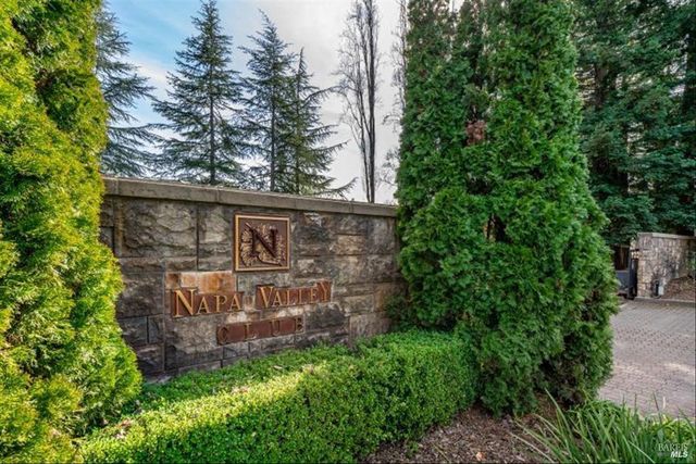71 Valley Club Cir, Napa, CA 94558