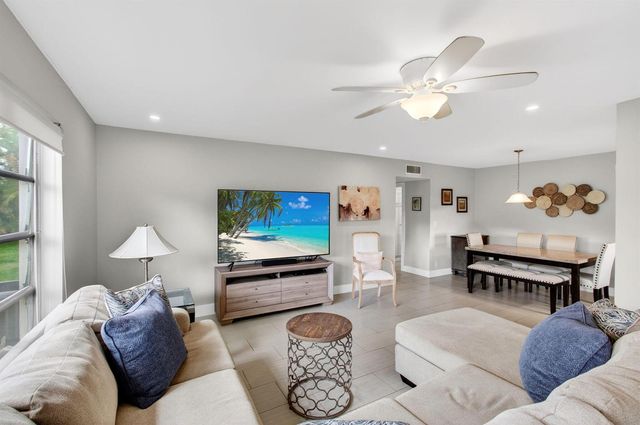 5250 NW 3rd Court A, Delray Beach, FL 33445
