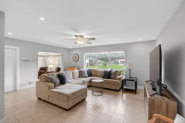 5250 NW 3rd Court A, Delray Beach, FL 33445