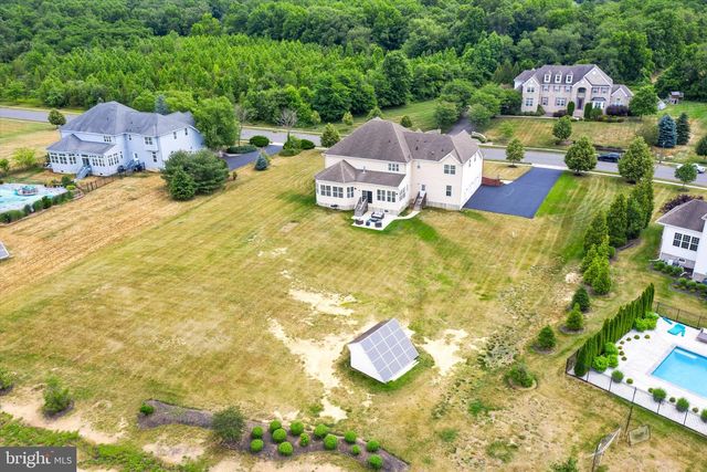 17 BELMONT CIR, Columbus, NJ 08022