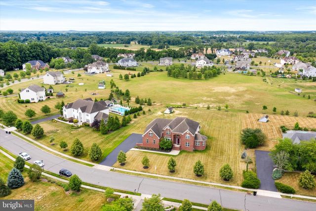 17 BELMONT CIR, Columbus, NJ 08022