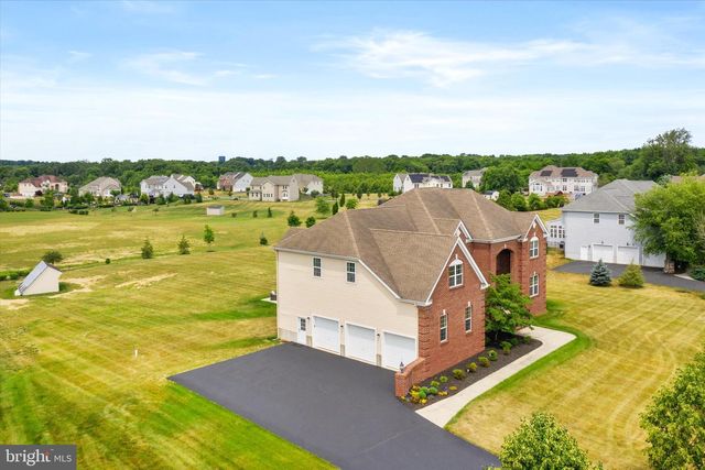 17 BELMONT CIR, Columbus, NJ 08022