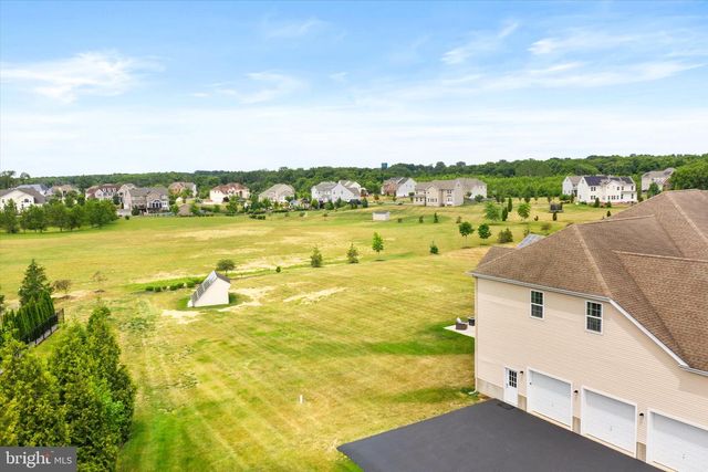 17 BELMONT CIR, Columbus, NJ 08022