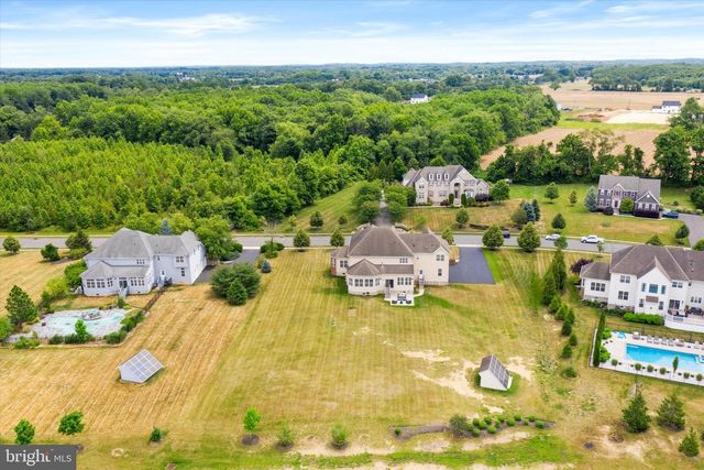 17 BELMONT CIR, Columbus, NJ 08022