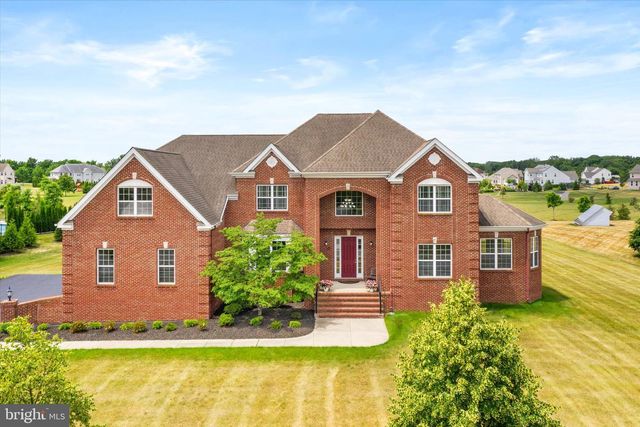 17 BELMONT CIR, Columbus, NJ 08022