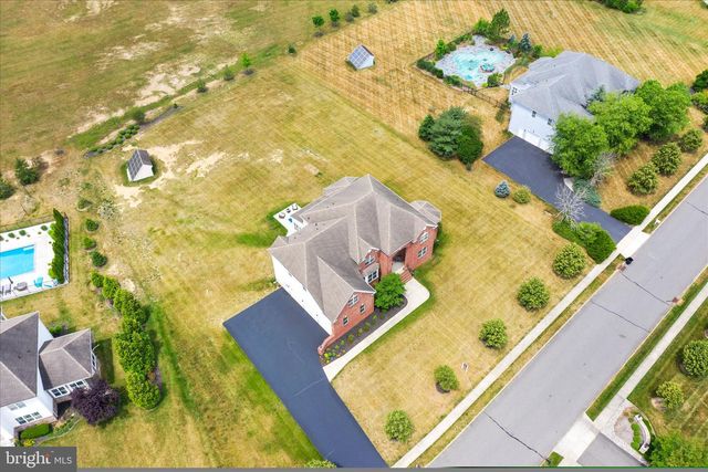 17 BELMONT CIR, Columbus, NJ 08022