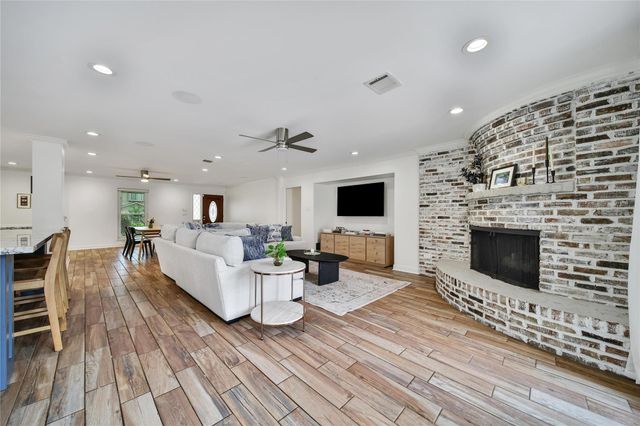 963 Thornton Road, Houston, TX 77018