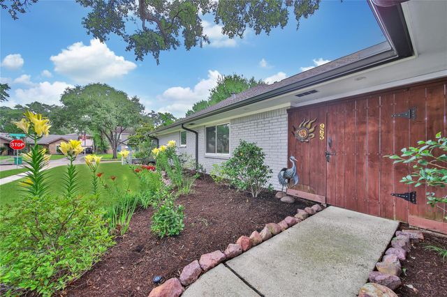 963 Thornton Road, Houston, TX 77018