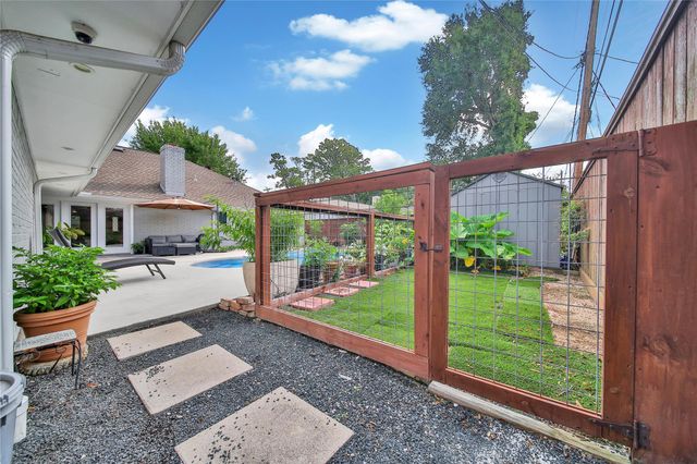 963 Thornton Road, Houston, TX 77018