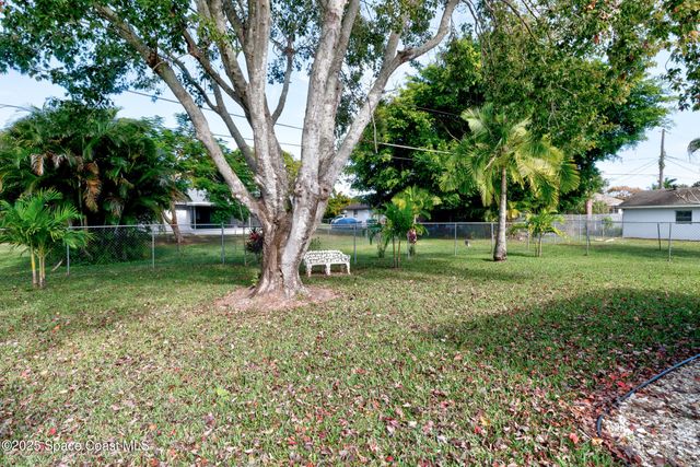 226 Dickens Avenue, Sebastian, FL 32958