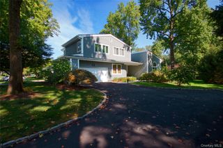 40 Tiffany Circle, Manhasset, NY 11030
