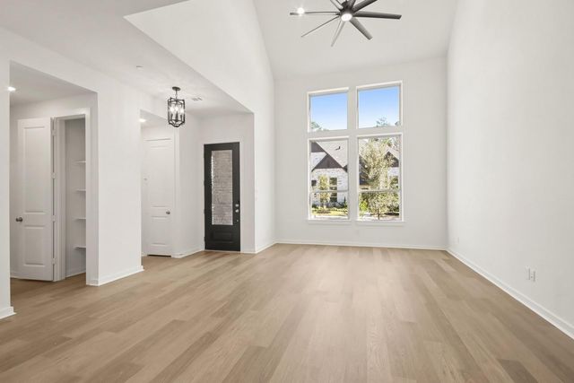 329 Fields Lane, Montgomery, TX 77316