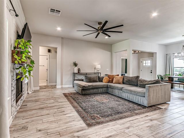 25380 Peridot Place, Cashion, OK 73016