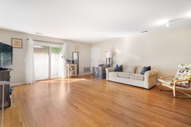 2845 N Harlem Avenue 1E, Chicago, IL 60707