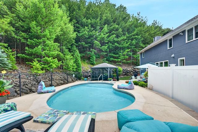 4 Waldingfield Lane, Peabody, MA 01960