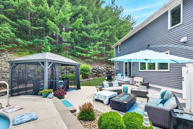 4 Waldingfield Lane, Peabody, MA 01960