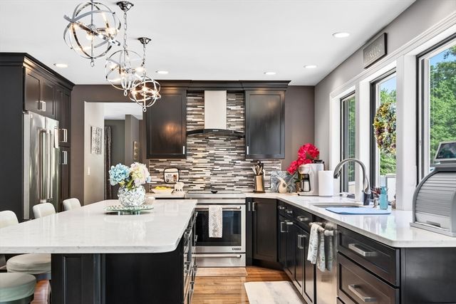 4 Waldingfield Lane, Peabody, MA 01960