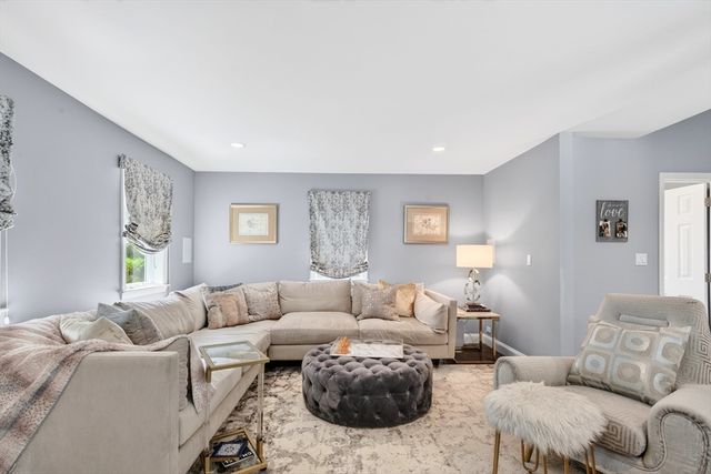 4 Waldingfield Lane, Peabody, MA 01960