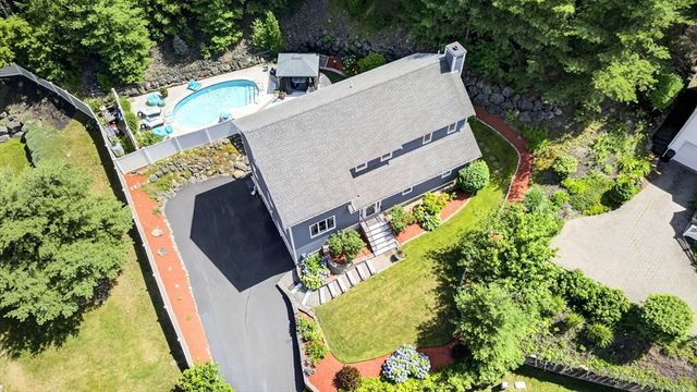 4 Waldingfield Lane, Peabody, MA 01960