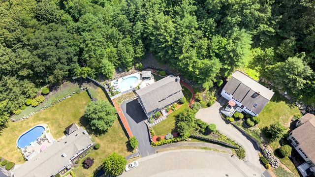 4 Waldingfield Lane, Peabody, MA 01960