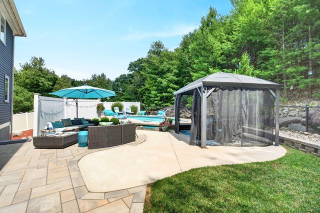 4 Waldingfield Lane, Peabody, MA 01960
