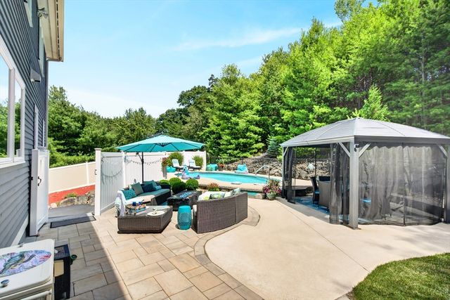 4 Waldingfield Lane, Peabody, MA 01960
