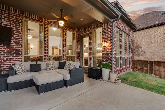 8700 Scarlet Trail, Lantana, TX 76226