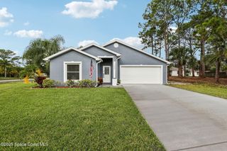 208 Abalone Road NW, Palm Bay, FL 32907
