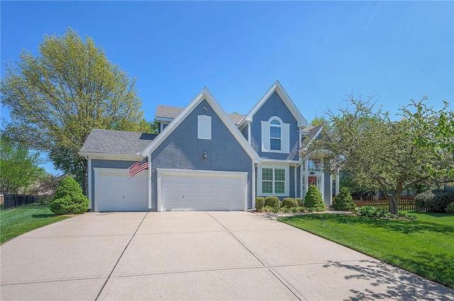 15223 Woodson Lane, Overland Park, KS 66223
