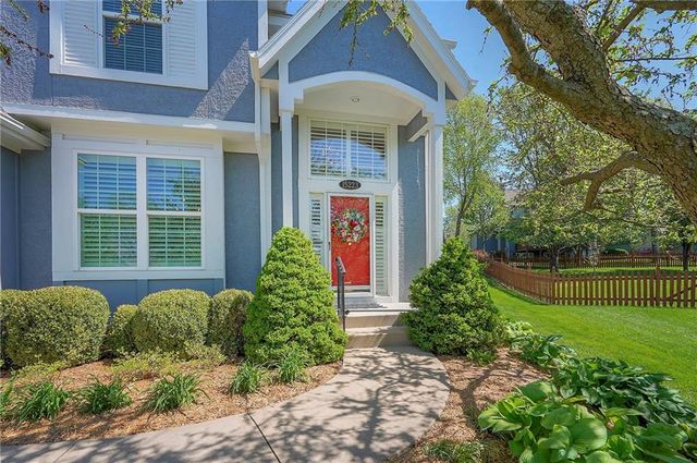 15223 Woodson Lane, Overland Park, KS 66223