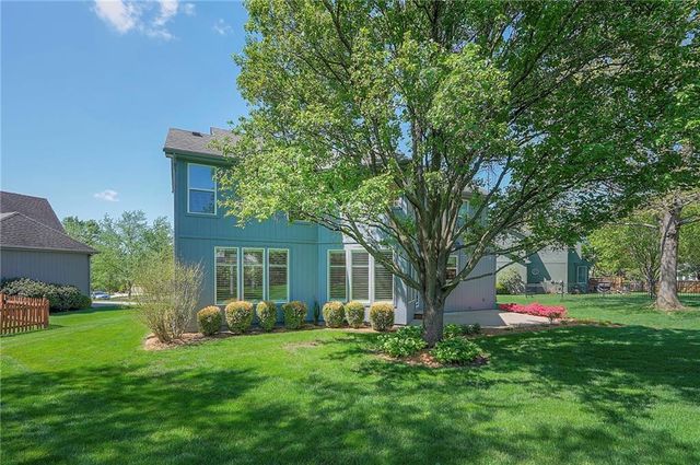 15223 Woodson Lane, Overland Park, KS 66223