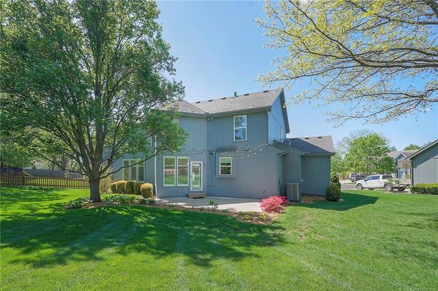 15223 Woodson Lane, Overland Park, KS 66223