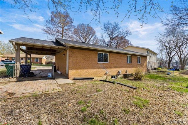 2382 Battlefield Drive, Florissant, MO 63031