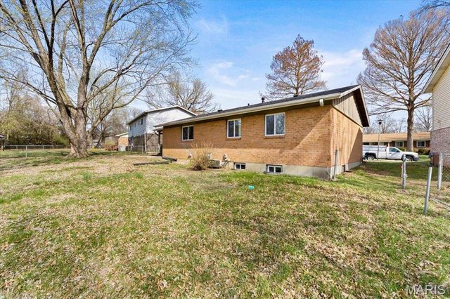 2382 Battlefield Drive, Florissant, MO 63031