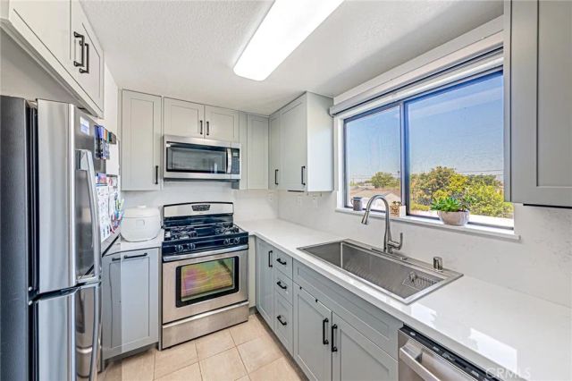301 W Gladstone Street 13, Azusa, CA 91702