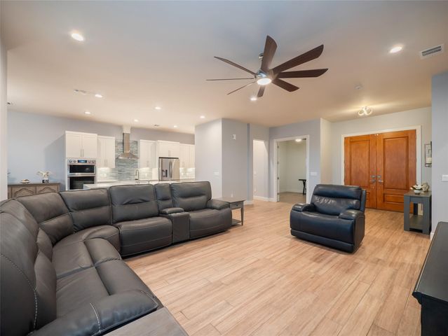 474 Peck, Kyle, TX 78640