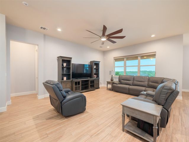 474 Peck, Kyle, TX 78640